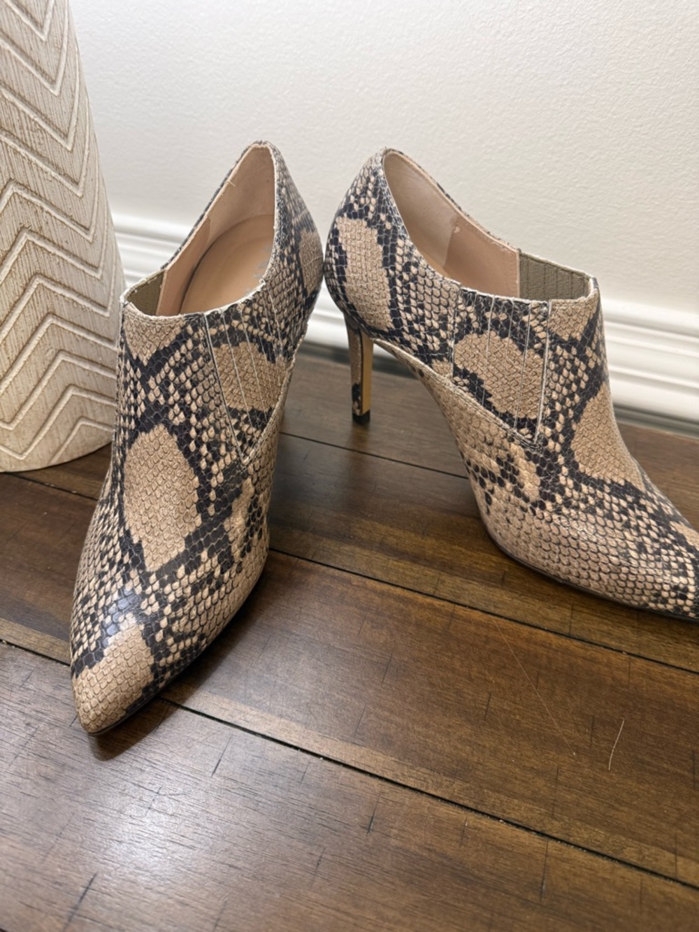 INEZ Marisol 90 Natural Snake
Emboss Pointed Toe Booties
Size 10M - Picture 14 of 16